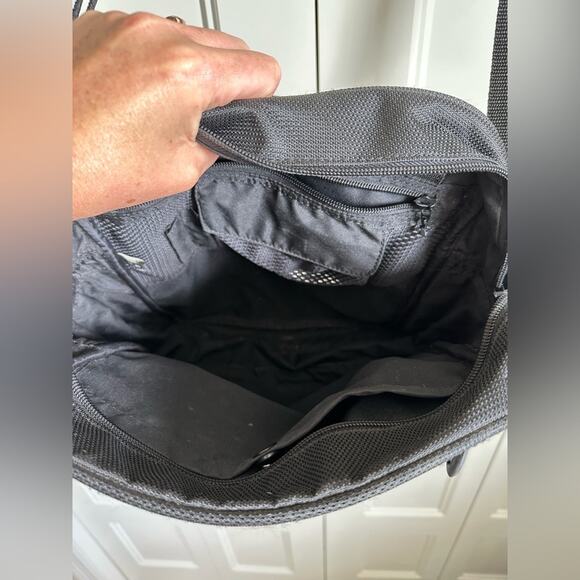 TUMI Black Crossbody Messenger Expandable Bag Purse Nylon With Leather Trim - Picture 6 of 10